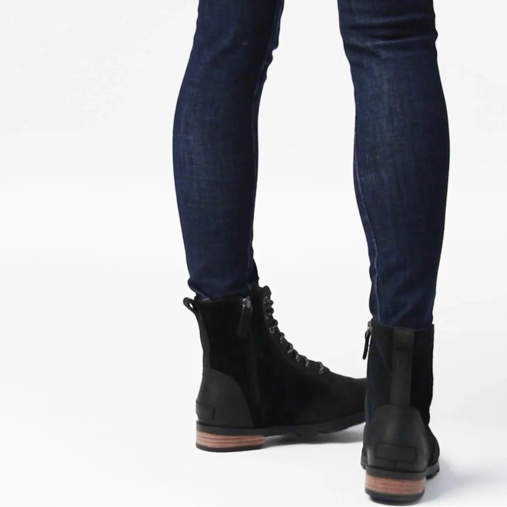 Sorel Emilie Short black leather Lace Boot size 10
